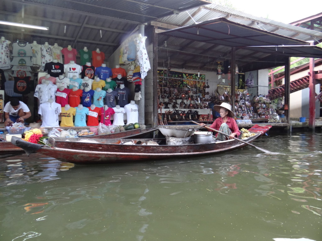 Damnoen Saduak Floating Market