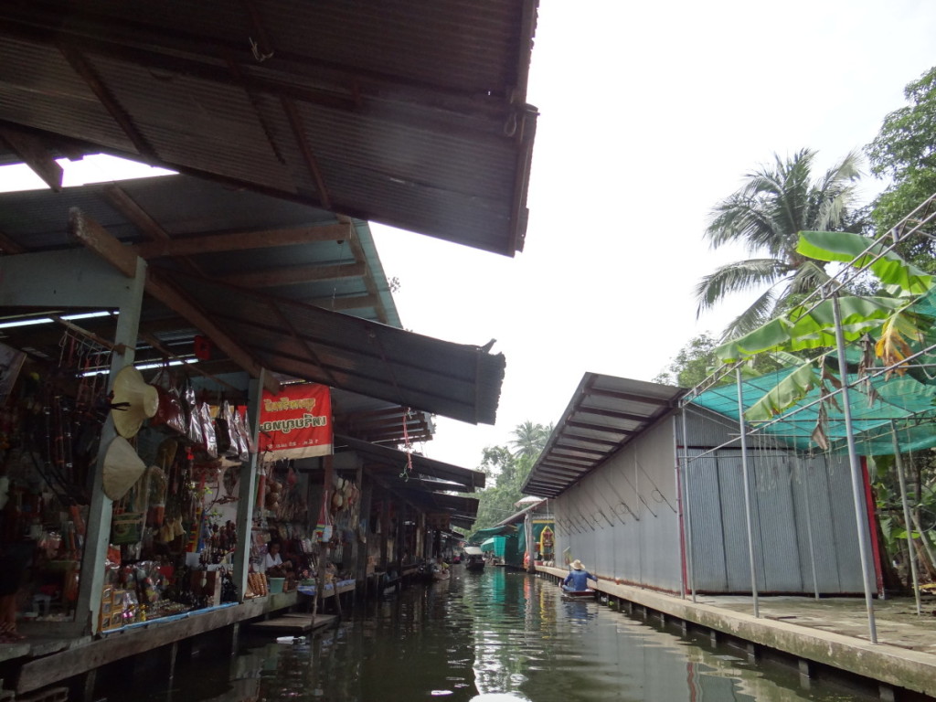 Damnoen Saduak Floating Market