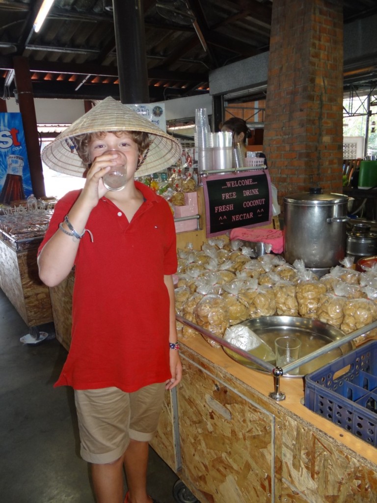 Damnoen Saduak Floating Market