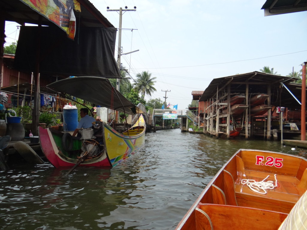 Damnoen Saduak Floating Market