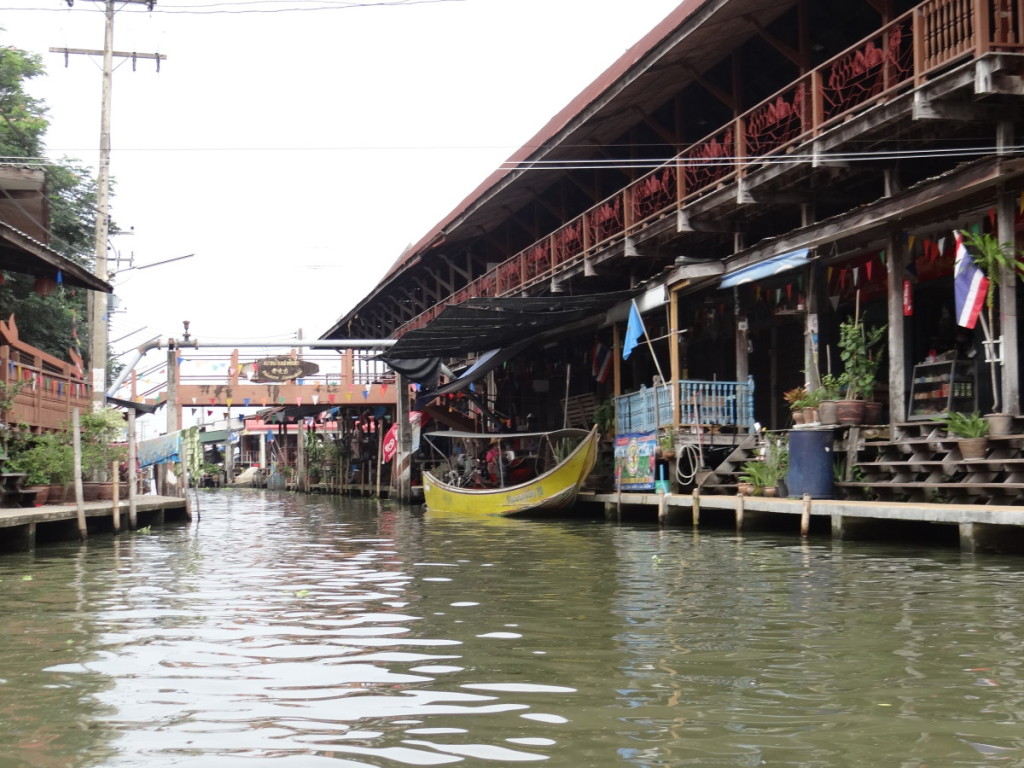 Damnoen Saduak Floating Market