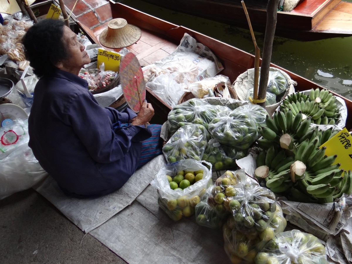 Damnoen Saduak Floating Market