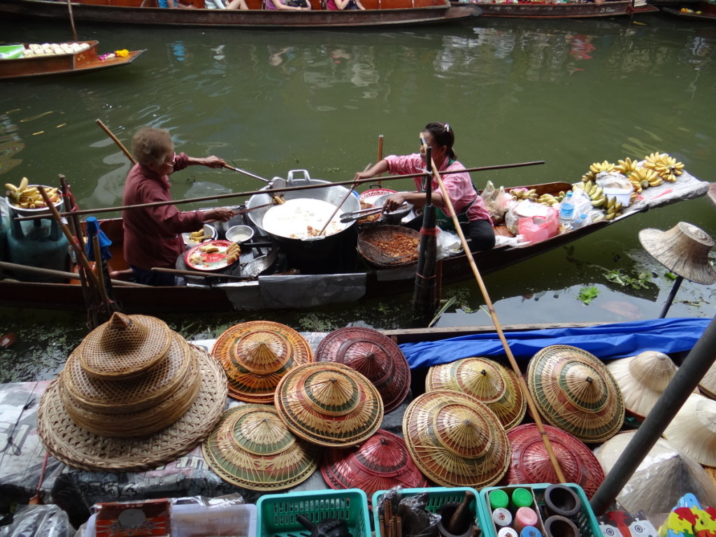 Damnoen Saduak Floating Market