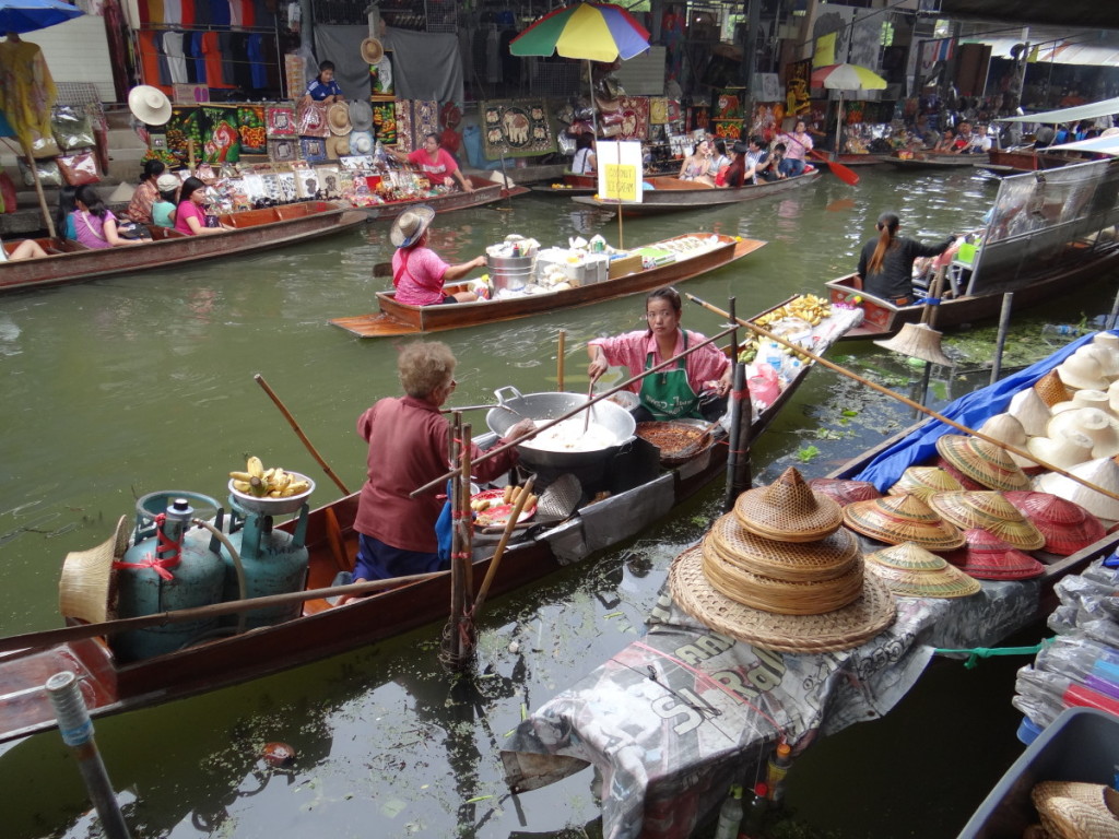 Damnoen Saduak Floating Market