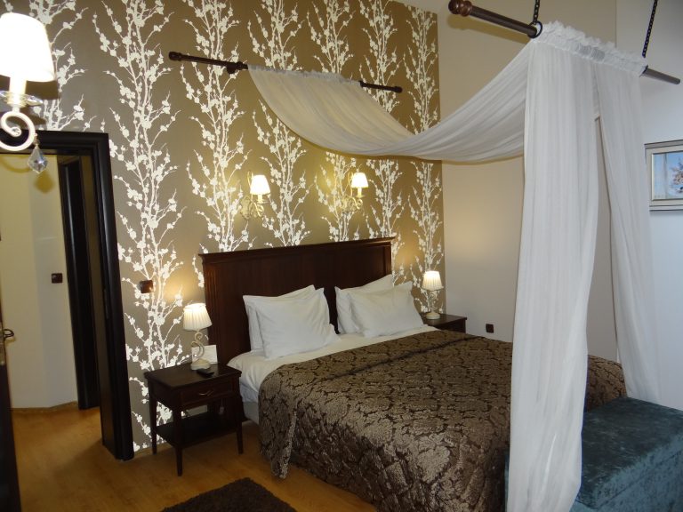 The Most Affordable Luxury Ski Resort in Europe ???